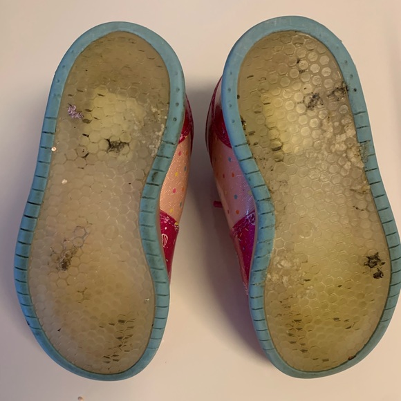 Size 8 Trolls Toddler High top shoes - Picture 3 of 3